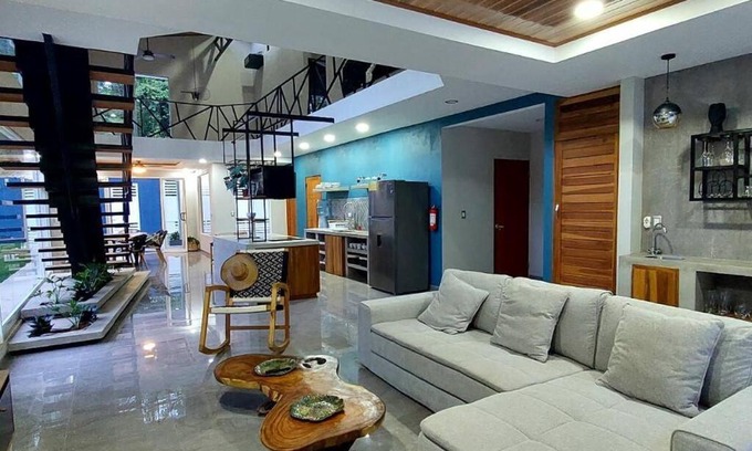 Cahuita Casa | CR Caribbean Blue House - Modern style 100 WiFi