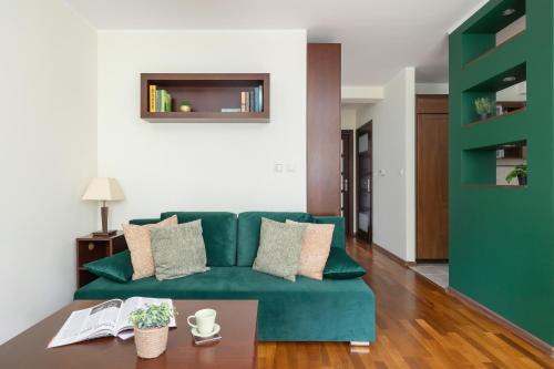 Lagiewniki Apartamento | Cracow Verdant Apartment with Parking by Noclegi Renters