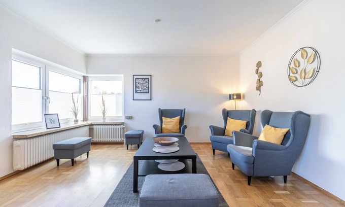 Lunden Apartamento | Craftsman apartment F47: 4 bedrooms, with parking, W-LAN, kitchen, bathroom