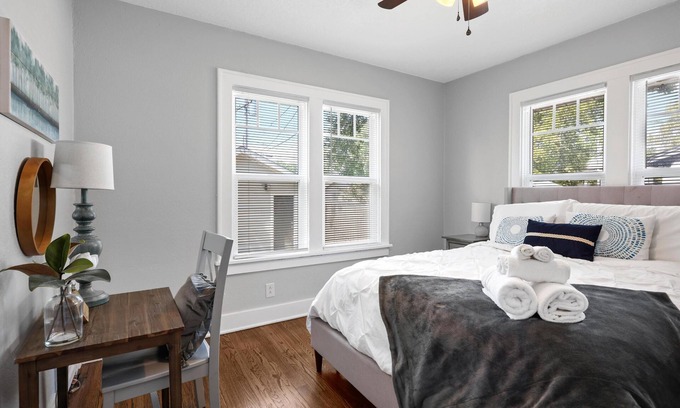 Joplin Casa | Craftsman Bungalow W/ King Beds & Stocked Kitchen.