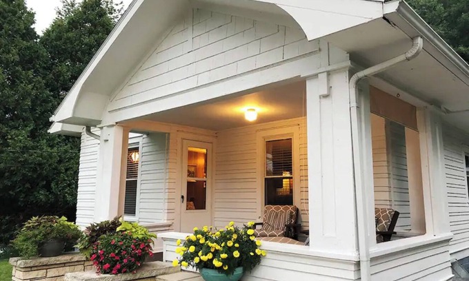 Littleport Casa | Craftsman Cottage minutes from the Mississippi River.