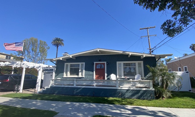 Belmont Heights Casa | Craftsman house 500 yards to beach and short walk to many restaurants