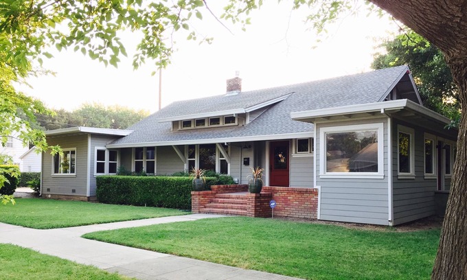 Colusa Casa | Craftsman style home built in 1909, step back in time end enjoy your stay!