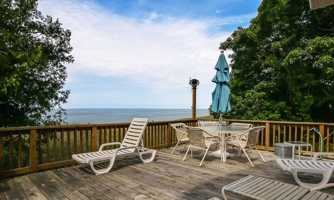 Montague Casa | Crafty Cottage | 5 Bed, 3.5 Bath