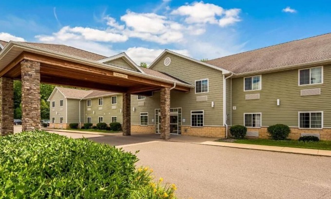 Crandon Hotel | Crandon Inn and Suites