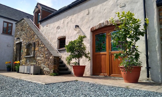 Narberth Cabaña | CRANNY, romantic, character holiday cottage in Narberth