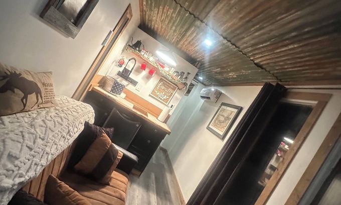 Innisfil Casa | Crazy Farm C-Can Chalet