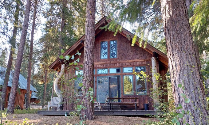 Mazama Cabina | Crazy Squirrels Cabin - 1st floor with one bedroom