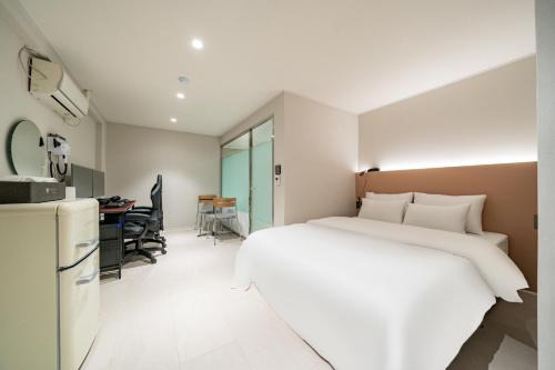 Guri Hotel | Cream Hotel