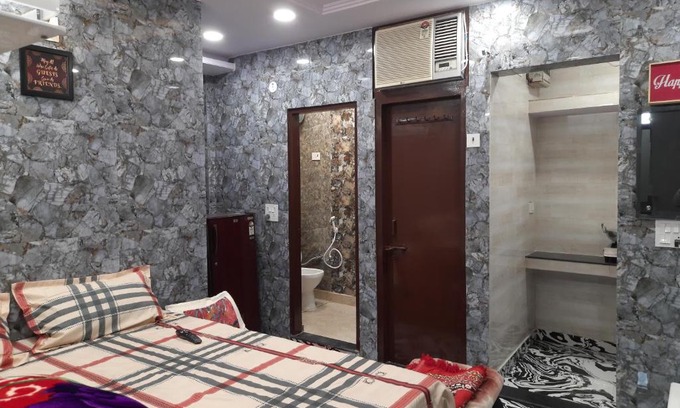 Lajpat Nagar Apartamento | Cream location luxury stay in posh lajpat nagar with attached kitchen and washroom,complete private apartment with full privacy and private entrance, cal 92121, 74700
