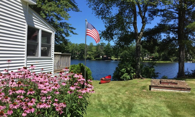 East Andover Casa | Encantadora y tranquila casa del lago - Segundo baño instalado