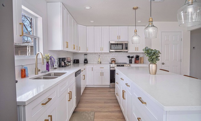 Near East Side Cabaña | Create Memories 4br/3ba Near Riverwalk & Downtown!