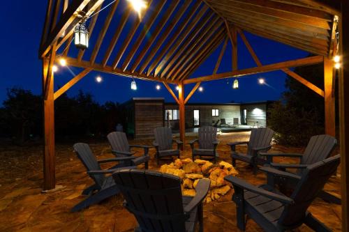 Johnson City Casa | Creator Cabin - Retreat for 8