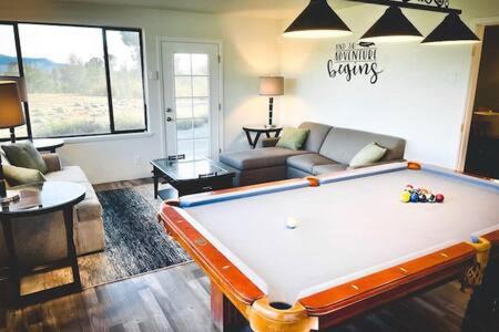 Ahwahnee Casa | Creature Comforts Sleeps 24 4 hot tubs
