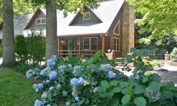 Hiawassee Casa | ¡Cala a tus pies y caña de pescar en tu mano!