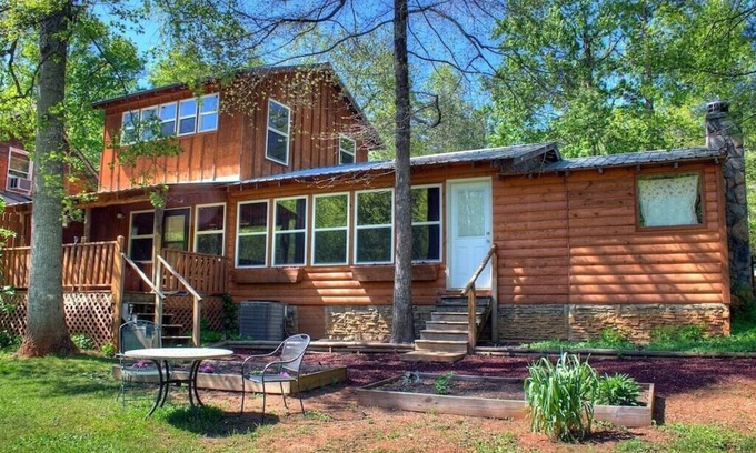 Helen Cabina | Creek & Garden Cottage | 1BR 2BA | Sauna de cedro | Tina caliente | Pesca de trucha