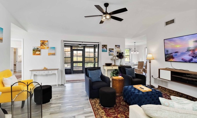 Venice Casa | Creek Golf course front home minute from DowntownVenice Florida.