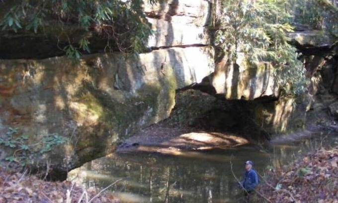 Frenchburg Cabina | Creek Side Glamper in the Red River Gorge