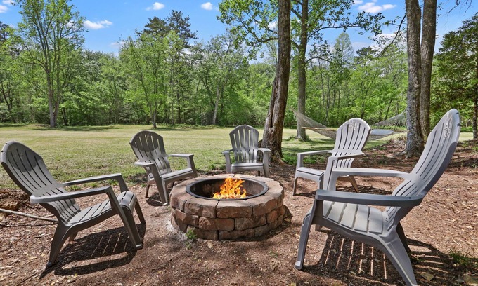 Mineral Bluff Cabina | CreekFront Cabin- 4 Acres- FirePit & Place- Game Tables- Private Yet Close to BR