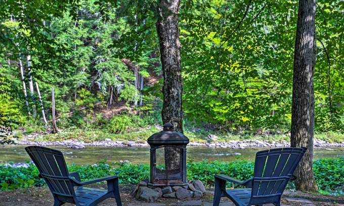 Livingston Manor Casa | Creekfront Getaway w/ Deck in Livingston Manor!