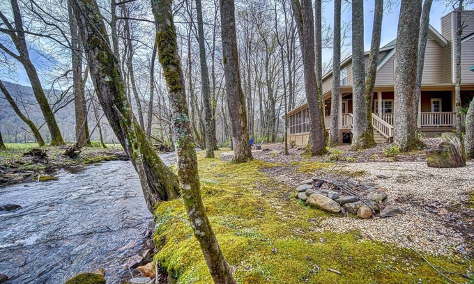 Hayesville Casa | Creekfront Hayesville cottage with beautiful sunrise and sunset views!