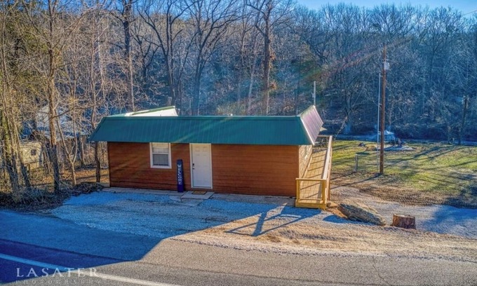 Marble Falls Cabina | Creekside 2-bedroom cabin near the Buffalo River in enchanting Marble Falls
