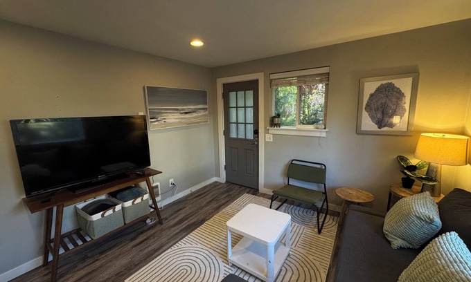 Northgate Apartamento | Creekside 2BR w/ Large Patio in Walkable Neighborhood near Public Transit