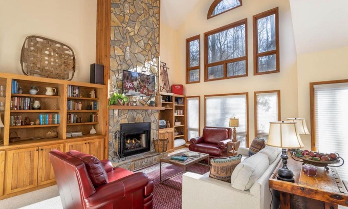 Boone Casa | Creekside at Yonahlossee