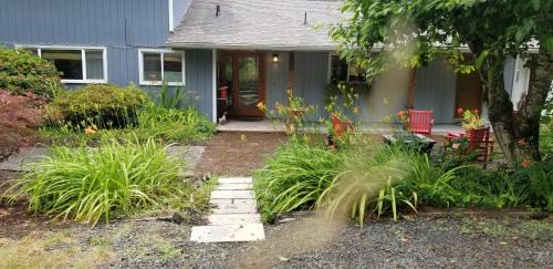 Thurston Casa | Creekside Bed and Breakfast Guest Room