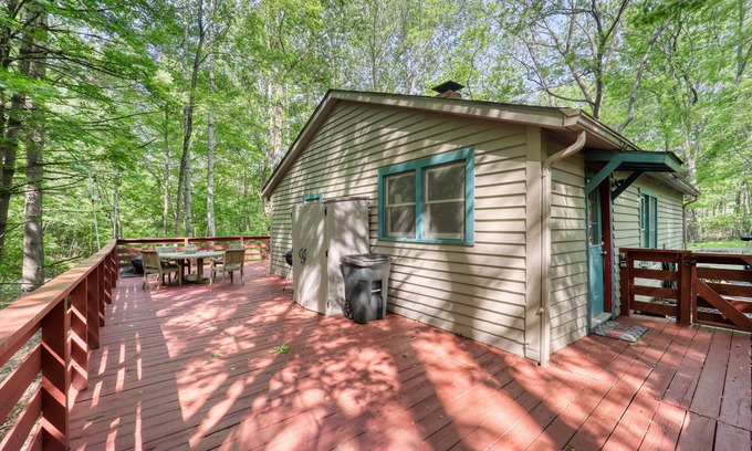 Vilas Cabina | Creekside Cabin in Vilas on 4 Acres. 15 Minutes To Downtown Boone. Pet Friendly!