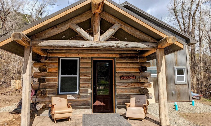 Crawford Cabina | Creekside Cabin on 80 Acres!