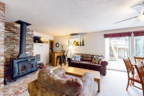 Groveland Casa | Creekside Cabin