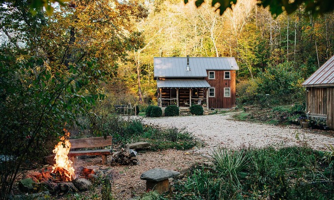 Amherst Cabina | Creekside Cabin w/ Wood Stove | Unplugged Getaway