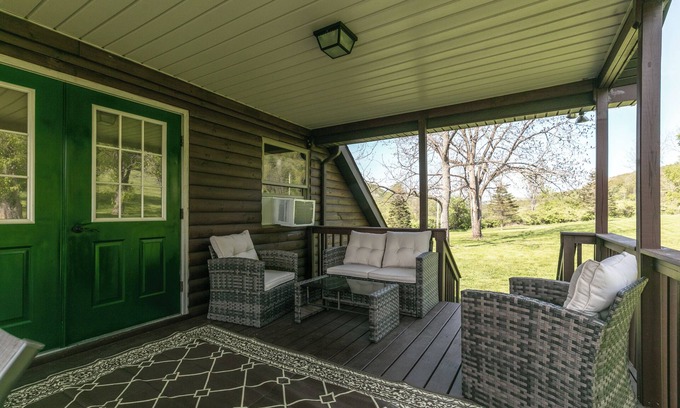 Corning Cabina | Creekside Cabin - Watkins Glen, Corning, Finger Lakes with Hot Tub