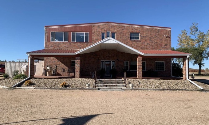 Rose Cabina | Creekside Cabin West Located next to where the Calamus River enters the lake.