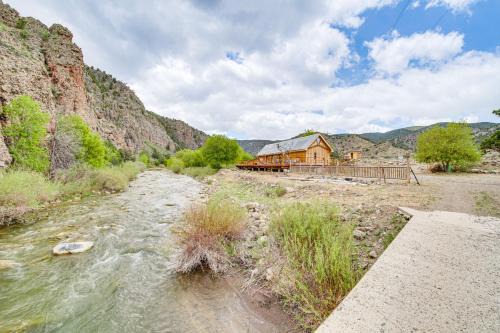 Panguitch Casa | Creekside Cabin with Deck and Views in Panguitch!