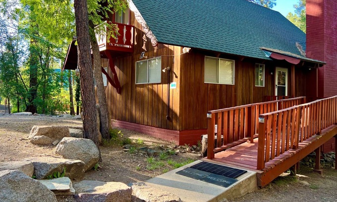 Groom Creek Cabina | Creekside Chalet - Prescott Cabin Rentals