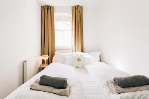 Loebau Apartamento | Creekside Colors - Playful Apartment