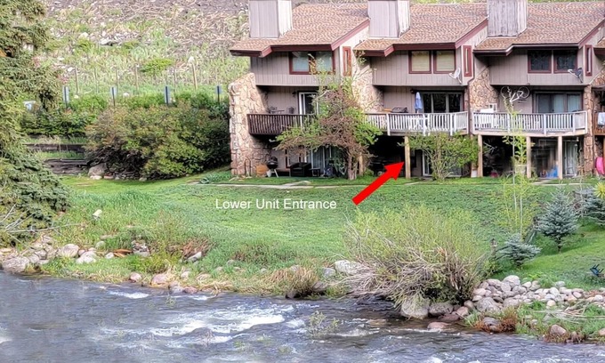 Vail Condominio | Creekside Condo, Patio w/ Grill, Pet Friendly - On Free Bus Route