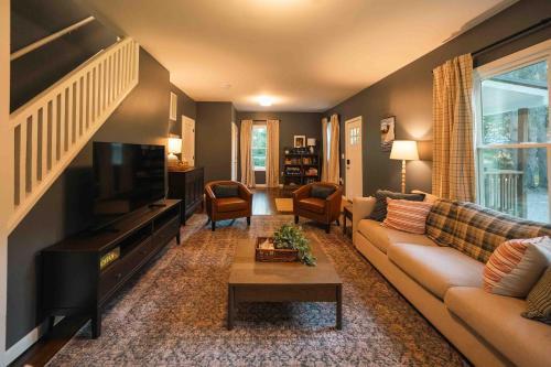 Carlton Casa | Creekside Cottage at Saegertown