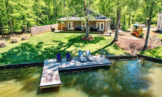 Jacksons' Gap Casa | Creekside Cottage-kayaks/fire pit/pet friendly