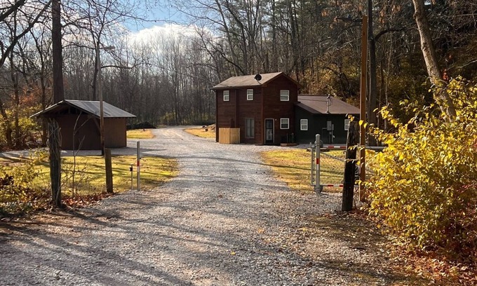 Brazil Casa | Creekside cottage with hot tub and fishing