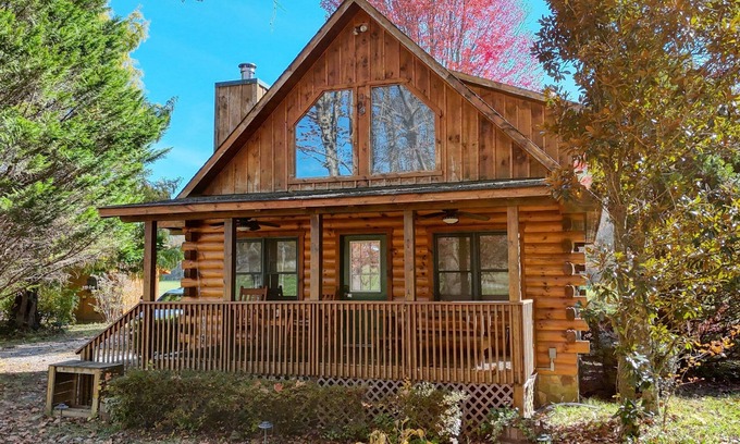 Hiawassee Cabina | Creekside Duck Cabin - Creek Front- Fire Pit