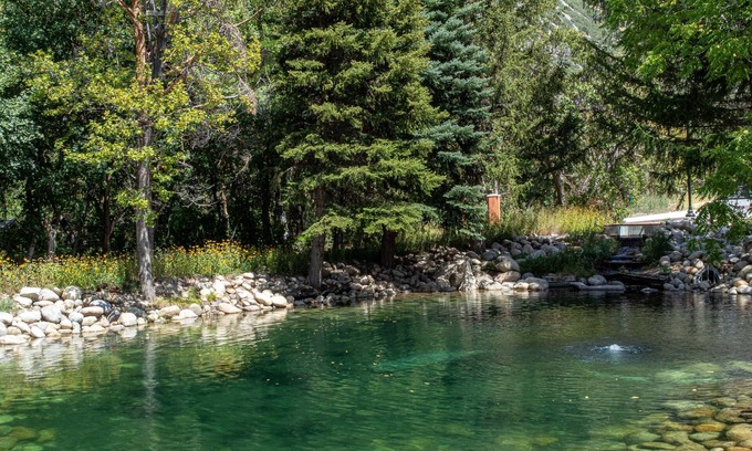 Granite Cabina | Creekside Family Cabin