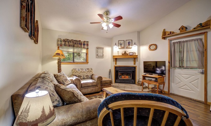 Sautee Nacoochee Cabaña | Creekside Haven: 3 dormitorios, 2 baños Cottage en Sautee Nacoochee, capacidad para 6
