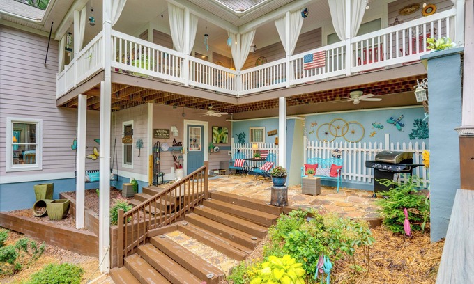 Hendersonville Apartamento | Creekside Hendersonville Haven: Hot Tub & Fire Pit