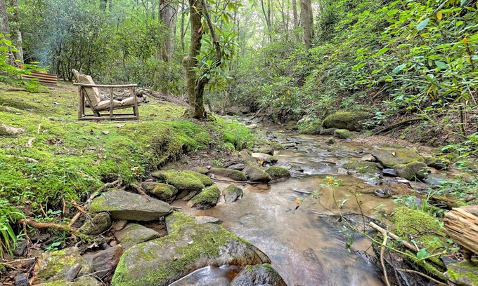 Sky Valley Cabaña | Creekside Hideaway is private with no steps close to the golf course/clubhouse