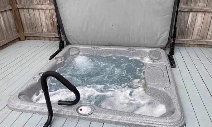 South View Casa | Creekside Hot Tub House