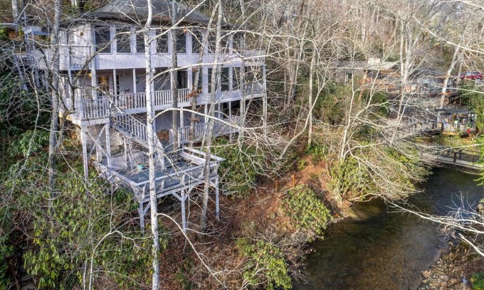 Otto Casa | Creekside Lodge