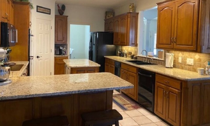 Midlothian Casa | Creekside Oasis with pool & hot tub- 35 minutes from Downtown Dallas/Forth Worth